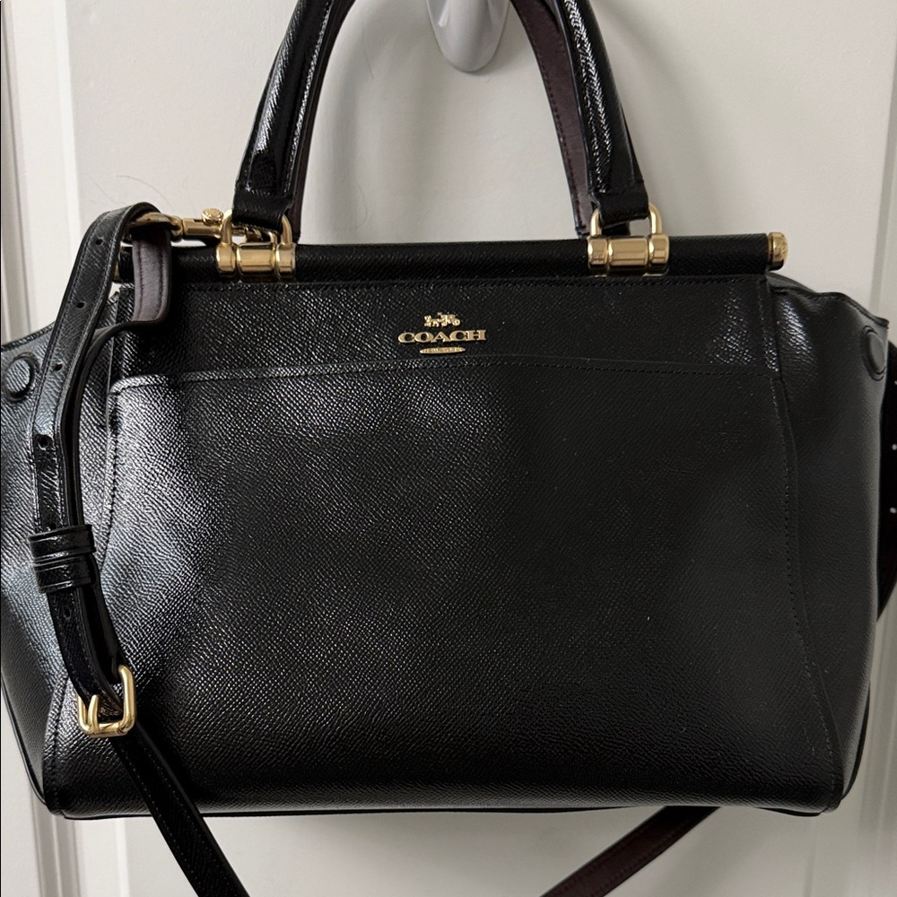 🔴SOLD!!!!🔴Coach Black Satchel with Gold Accents